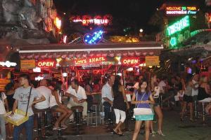 Vacanțele pentru tineret în Phuket: unde să mergi și ce să faci?